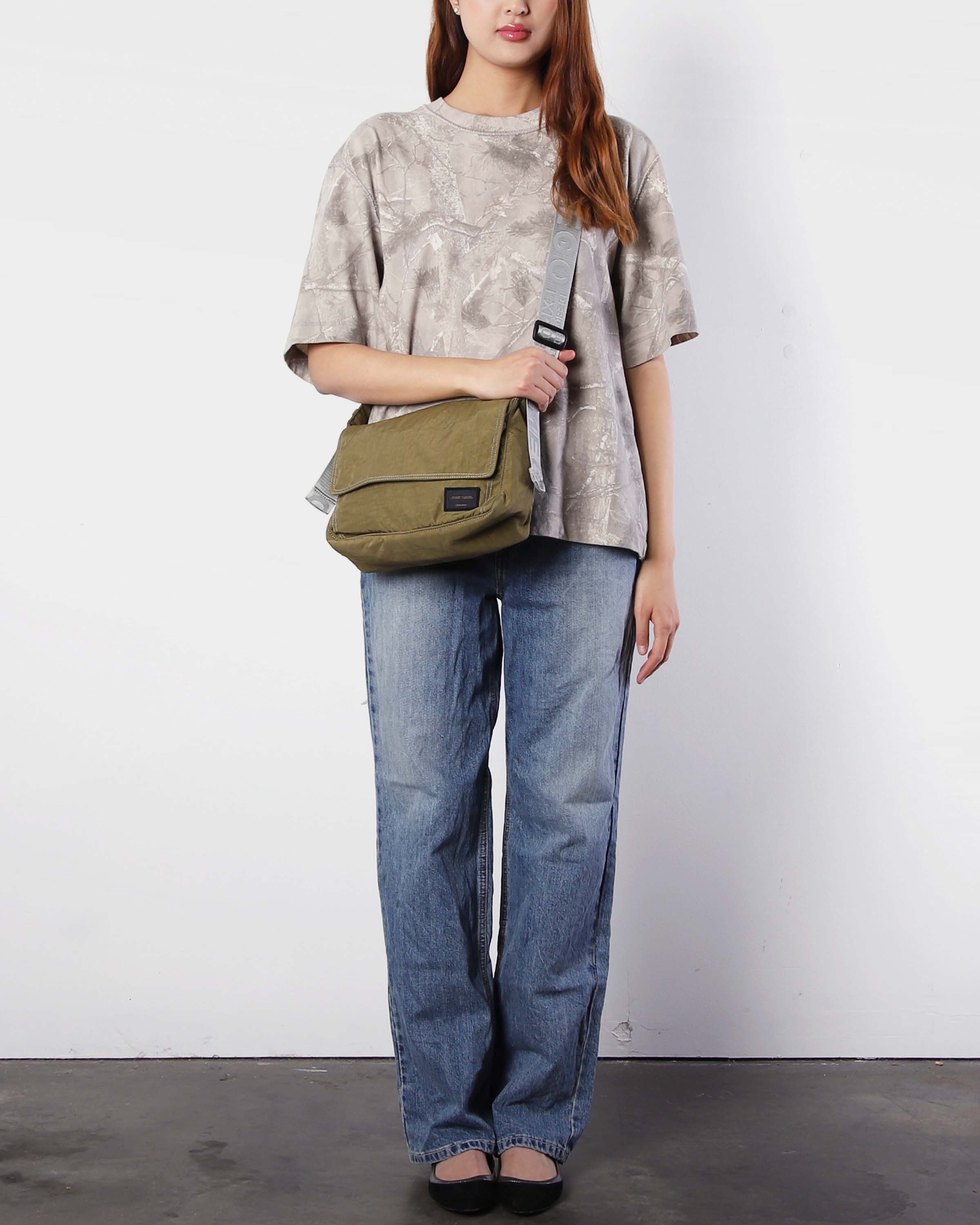 Women’s crossbody messenger bag: