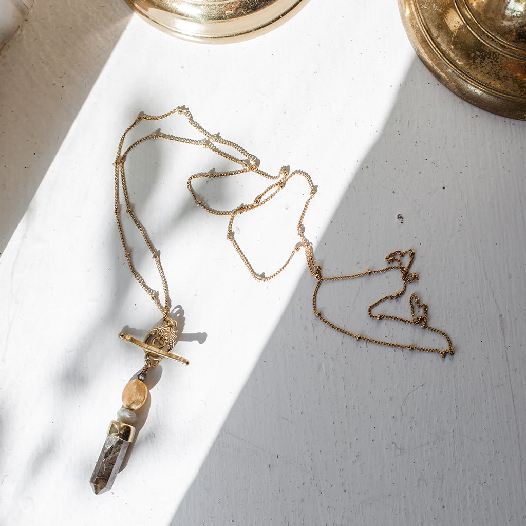 Labradorite Flame Pendant Necklace – Rainbow Moonstone Healing Stone on Satellite Chain